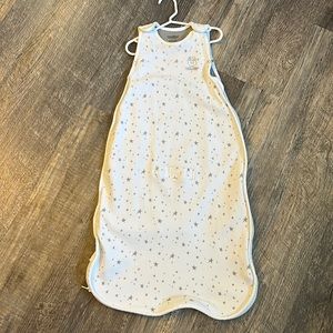Woolino sleep sack 2 months- 24 months white with grey stars. Barely worn!